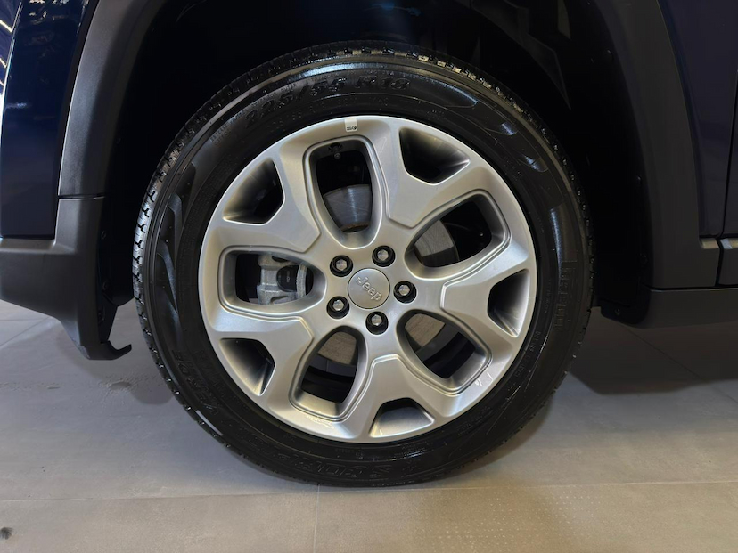 Foto do veículo JEEP COMPASS  LONGITUDE 2.0 FLEX AUT 2021 21.500 KM 109.900,00