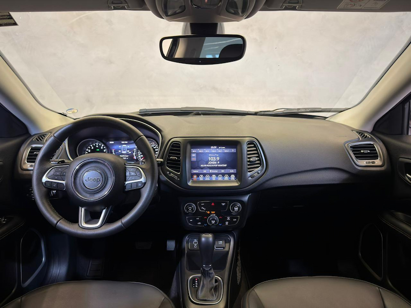 Foto do veículo JEEP COMPASS  LONGITUDE 2.0 FLEX AUT 2021 21.500 KM 109.900,00