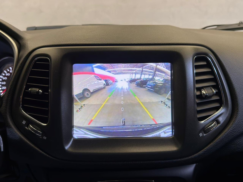 Foto do veículo JEEP COMPASS  LONGITUDE 2.0 FLEX AUT 2021 21.500 KM 109.900,00