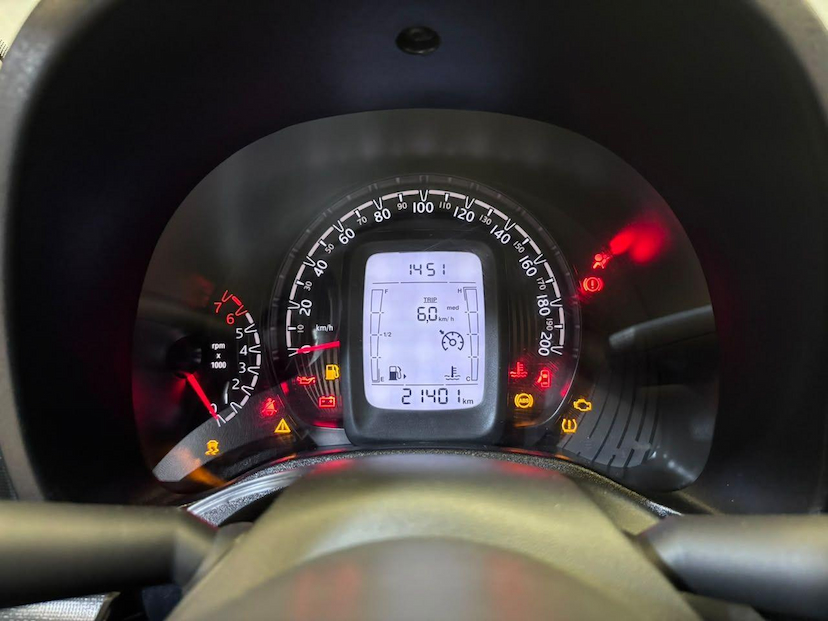 Foto do veículo FIAT MOBI  TREKKING 1.0MT 2025 21.308 KM 67.900,00