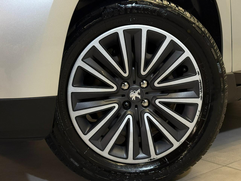 Foto do veículo PEUGEOT 2008  ALLURE EAT6 2019 126.868 KM 59.900,00