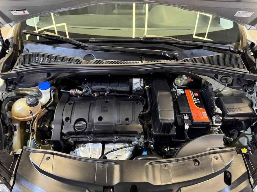 Foto do veículo PEUGEOT 2008  ALLURE EAT6 2019 126.868 KM 59.900,00
