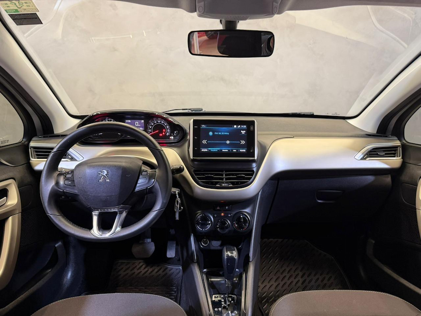 Foto do veículo PEUGEOT 2008  ALLURE EAT6 2019 126.868 KM 59.900,00