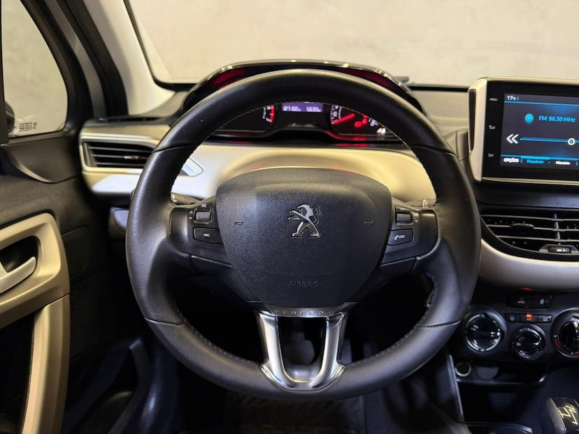 Foto do veículo PEUGEOT 2008  ALLURE EAT6 2019 126.868 KM 59.900,00