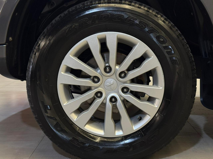 Foto do veículo MITSUBISHI PAJERO  3.5 HPE 7 LUGARES 4X4 V6 24V FLEX 4P AUT 2016 173.794 KM 114.900,00