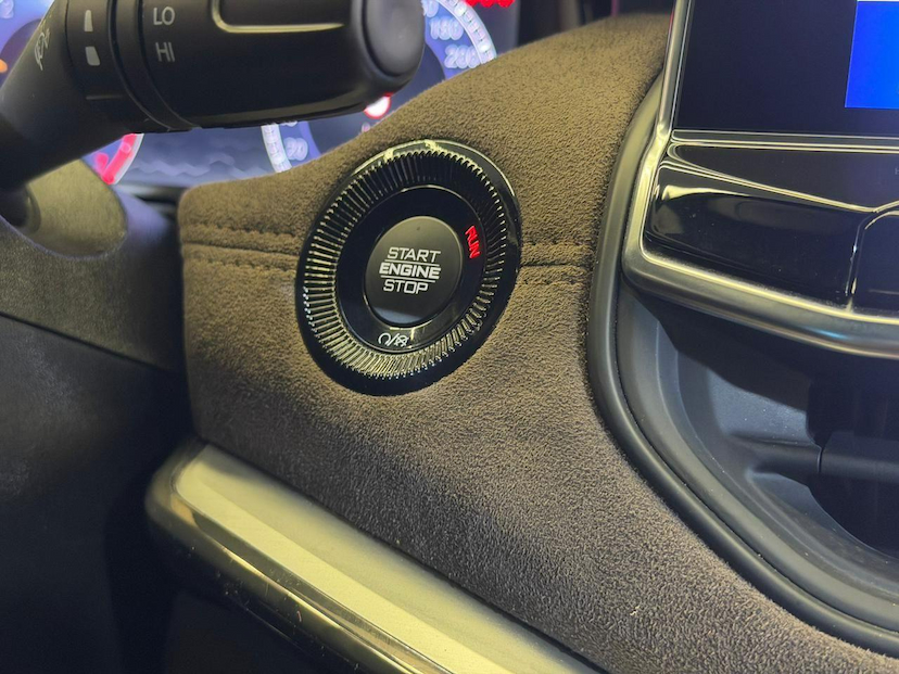 Foto do veículo JEEP COMMANDER  OVERLAND HURRIC 2.0 4X4 TB AUT 2025 23.638 KM 209.900,00