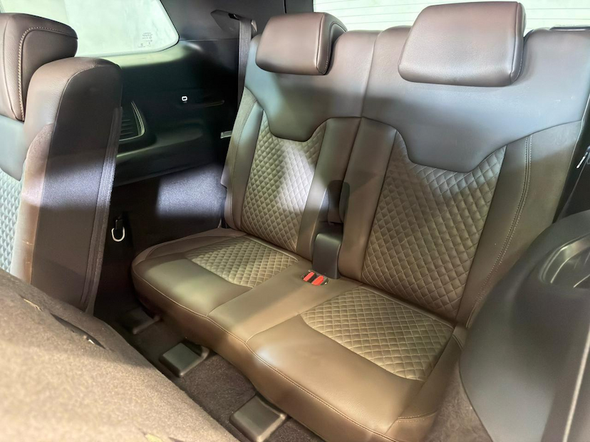 Foto do veículo JEEP COMMANDER  OVERLAND HURRIC 2.0 4X4 TB AUT 2025 23.638 KM 209.900,00