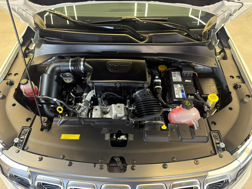 Foto do veículo JEEP COMMANDER  OVERLAND HURRIC 2.0 4X4 TB AUT 2025 23.638 KM 209.900,00
