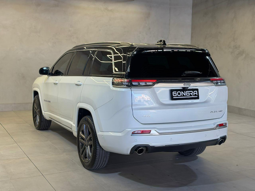 Foto do veículo JEEP COMMANDER  OVERLAND HURRIC 2.0 4X4 TB AUT 2025 23.638 KM 209.900,00