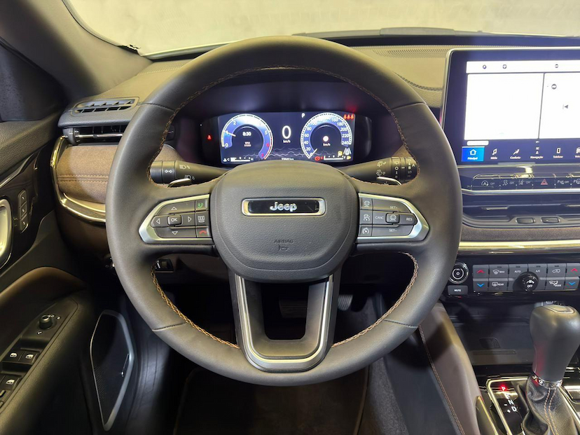 Foto do veículo JEEP COMMANDER  OVERLAND HURRIC 2.0 4X4 TB AUT 2025 23.638 KM 209.900,00