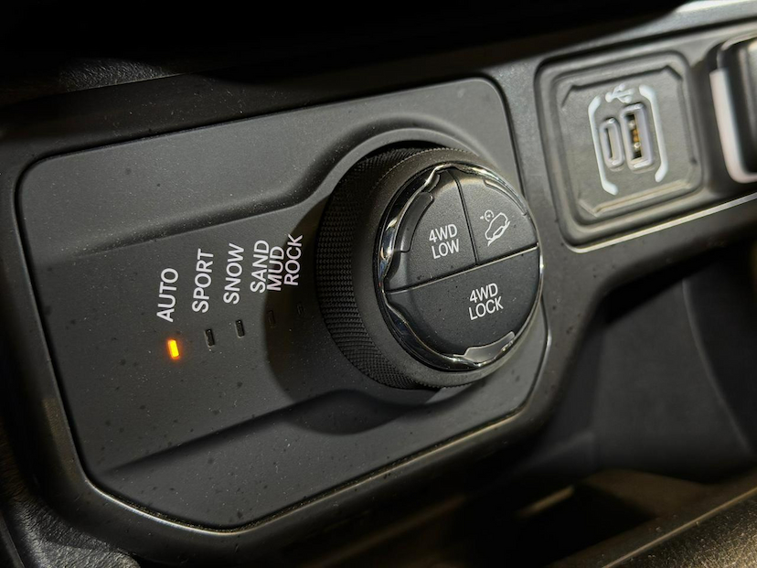 Foto do veículo JEEP RENEGADE  TRAILHAWK T270 1.3 TB FLEX AUT 2025 11.291 KM 131.900,00
