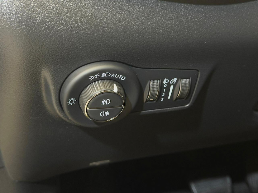 Foto do veículo JEEP COMPASS  LONG TF 2022 56.453 KM 119.900,00