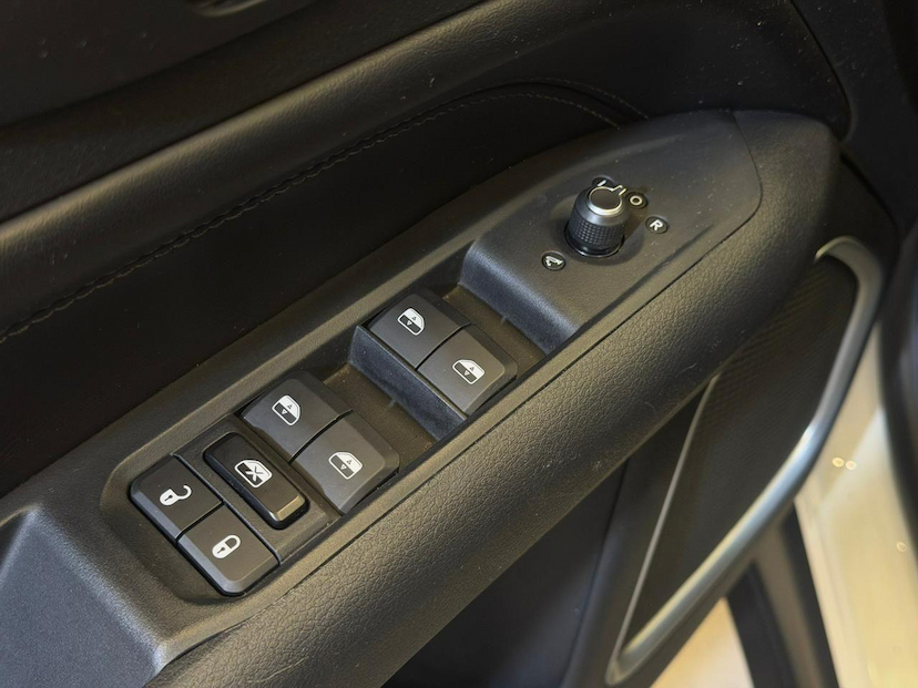 Foto do veículo JEEP COMPASS  LONG TF 2022 56.453 KM 119.900,00