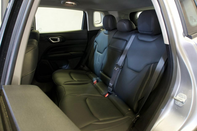Foto do veículo JEEP COMPASS  LONG. NIG. EAGLE 1.3 4X2 FLEX AUT. 2025 5.728 KM 164.900,00