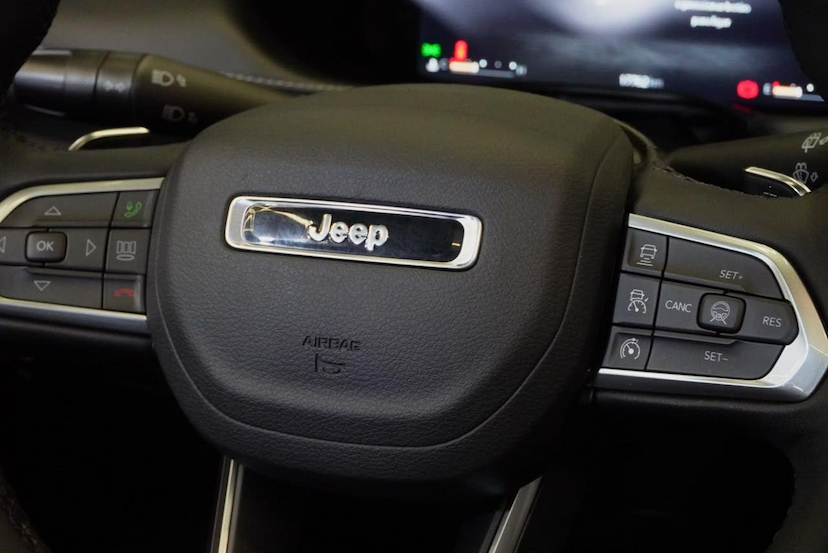 Foto do veículo JEEP COMPASS  BLACK HURRICANE 2.0 4X4 TB AUT 2025 17.755 KM 204.900,00