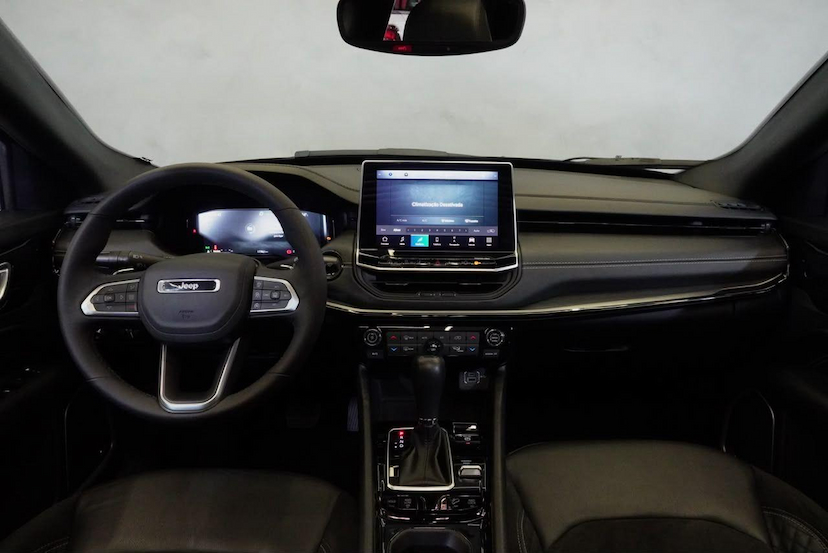 Foto do veículo JEEP COMPASS  BLACK HURRICANE 2.0 4X4 TB AUT 2025 17.755 KM 204.900,00