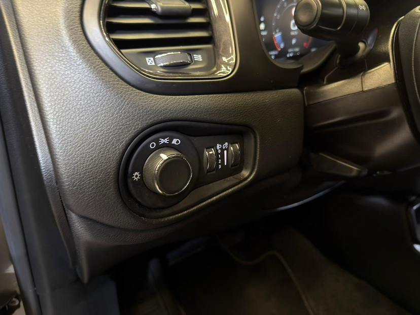 Foto do veículo JEEP RENEGADE  LGTD T270 2023 64.562 KM 98.900,00