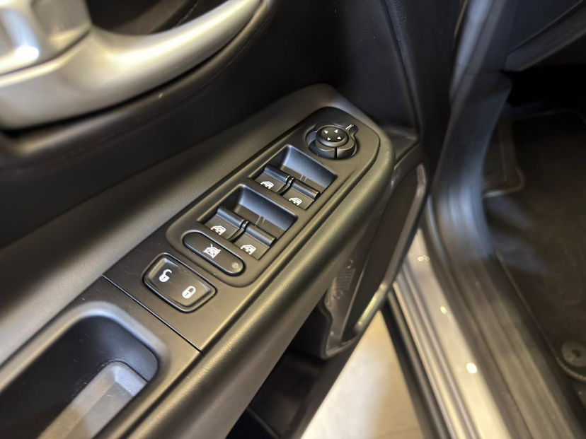 Foto do veículo JEEP RENEGADE  LGTD T270 2023 64.562 KM 98.900,00
