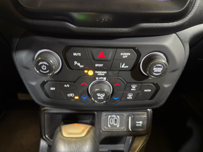 Foto do veículo JEEP RENEGADE  LGTD T270 2023 64.562 KM 98.900,00