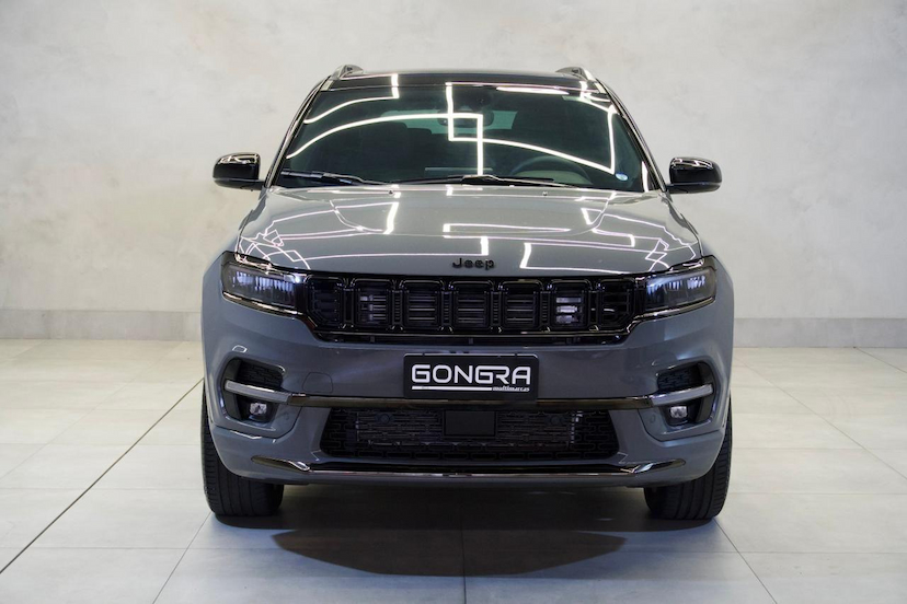 Foto do veículo JEEP COMMANDER  BLACK HURRICANE 2.0 4X4 TB AUT 2025 14.789 KM 229.900,00