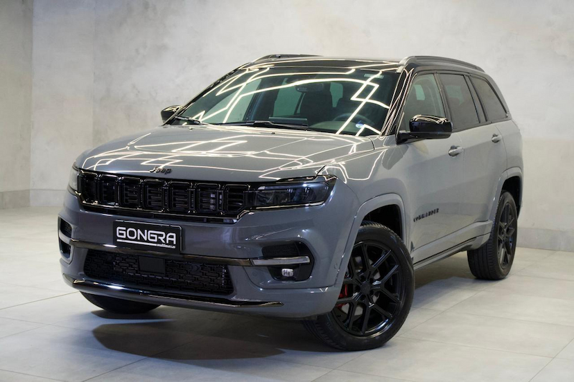 Foto do veículo JEEP COMMANDER  BLACK HURRICANE 2.0 4X4 TB AUT 2025 14.789 KM 229.900,00