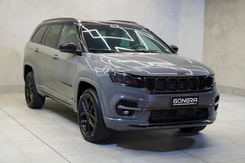 Foto do veículo JEEP COMMANDER  BLACK HURRICANE 2.0 4X4 TB AUT 2025 14.789 KM 229.900,00