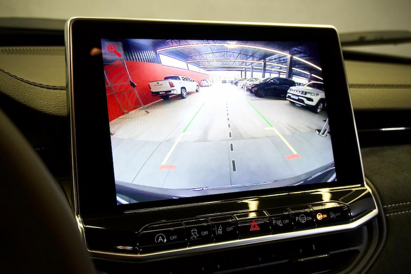 Foto do veículo JEEP COMMANDER  BLACK HURRICANE 2.0 4X4 TB AUT 2025 14.789 KM 229.900,00