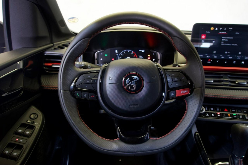 Foto do veículo FIAT FASTBACK  ABARTH 270 2025 8.445 KM 144.900,00