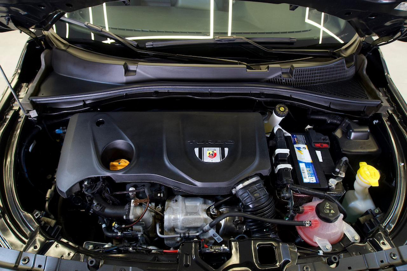 Foto do veículo FIAT FASTBACK  ABARTH 270 2025 8.445 KM 144.900,00