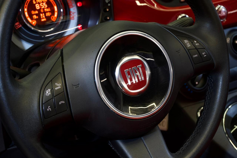 Foto do veículo FIAT 500  CABRIO DUAL 2014 61.472 KM 69.900,00