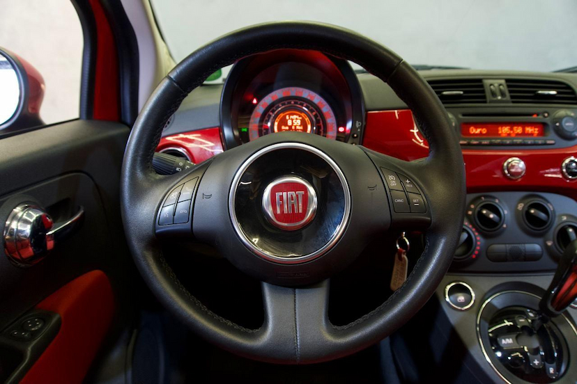 Foto do veículo FIAT 500  CABRIO DUAL 2014 61.472 KM 69.900,00