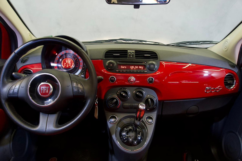 Foto do veículo FIAT 500  CABRIO DUAL 2014 61.472 KM 69.900,00