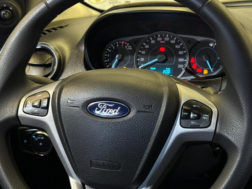 Foto do veículo FORD KA  1.5 SE PLUS 12V FLEX 5P AUT. 2021 85.354 KM 63.900,00