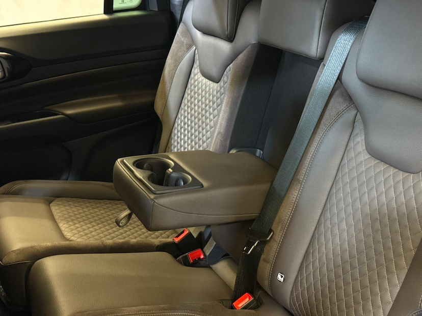 Foto do veículo JEEP COMMANDER  OVERLAND TD380 4X4 TURBO DIESEL 2025 27.445 KM 218.900,00
