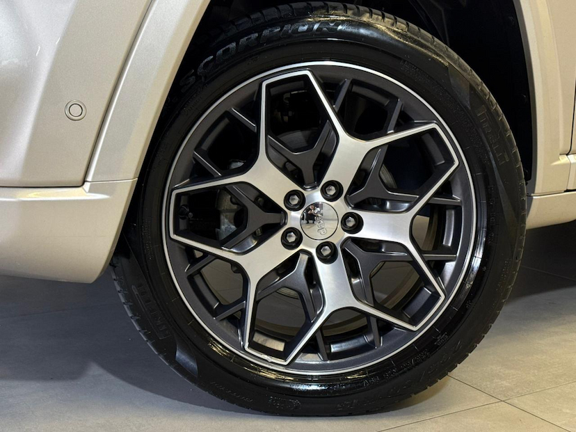 Foto do veículo JEEP COMMANDER  OVERLAND TD380 4X4 TURBO DIESEL 2025 27.445 KM 218.900,00