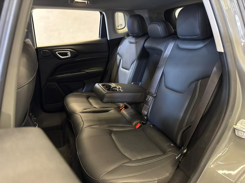 Foto do veículo JEEP COMPASS  LONG. T270 1.3 TB 4X2 FLEX AUT. 2023 15.018 KM 129.900,00