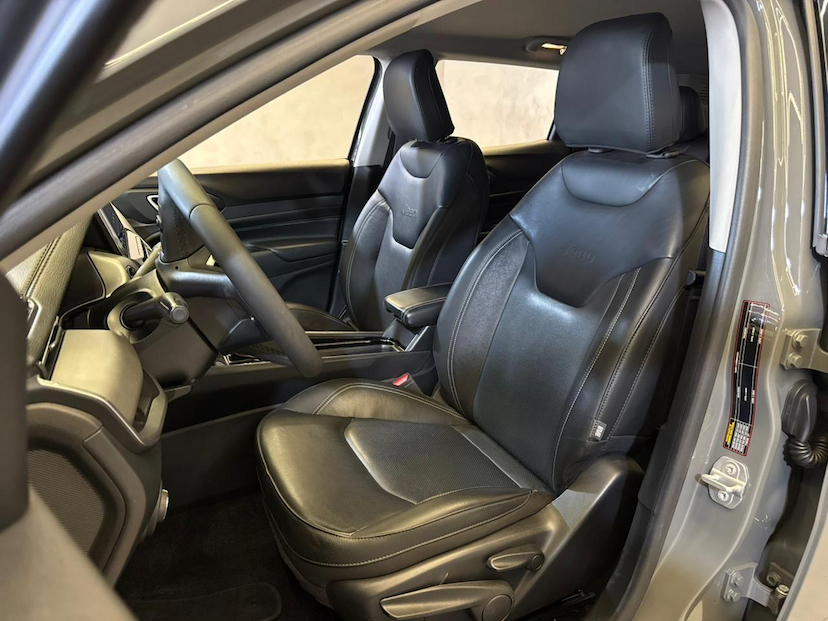 Foto do veículo JEEP COMPASS  LONG. T270 1.3 TB 4X2 FLEX AUT. 2023 15.018 KM 129.900,00