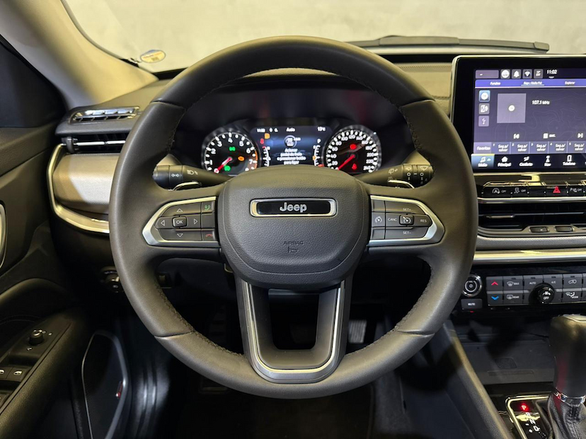 Foto do veículo JEEP COMPASS  LONG. T270 1.3 TB 4X2 FLEX AUT. 2023 15.018 KM 129.900,00