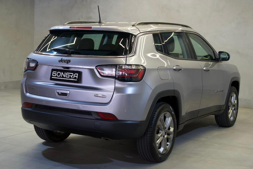 Foto do veículo JEEP COMPASS  LONG TF 2023 13.779 KM 135.900,00