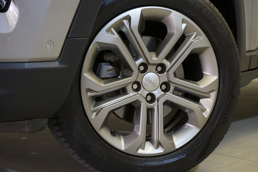 Foto do veículo JEEP COMPASS  LONG TF 2023 13.779 KM 135.900,00