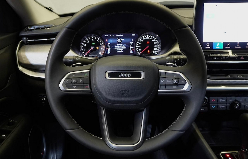Foto do veículo JEEP COMPASS  LONG TF 2023 13.779 KM 135.900,00