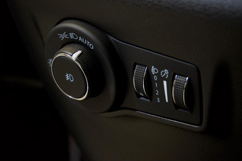 Foto do veículo JEEP COMPASS  LONG TF 2023 13.779 KM 135.900,00