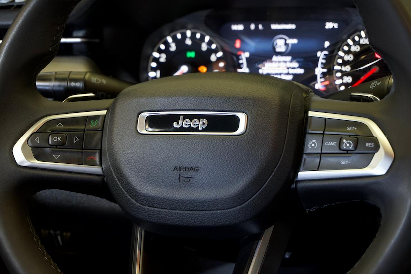Foto do veículo JEEP COMPASS  LONG TF 2022 38.000 KM 126.900,00