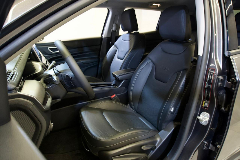 Foto do veículo JEEP COMPASS  LON NIG, EAGLE 1.3 4X2 FLEX AUT. 2025 17.840 KM 156.900,00