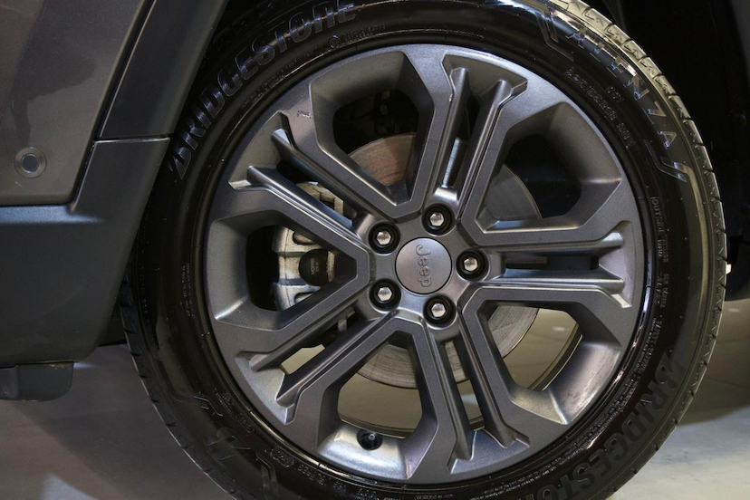 Foto do veículo JEEP COMPASS  LON NIG, EAGLE 1.3 4X2 FLEX AUT. 2025 17.840 KM 156.900,00