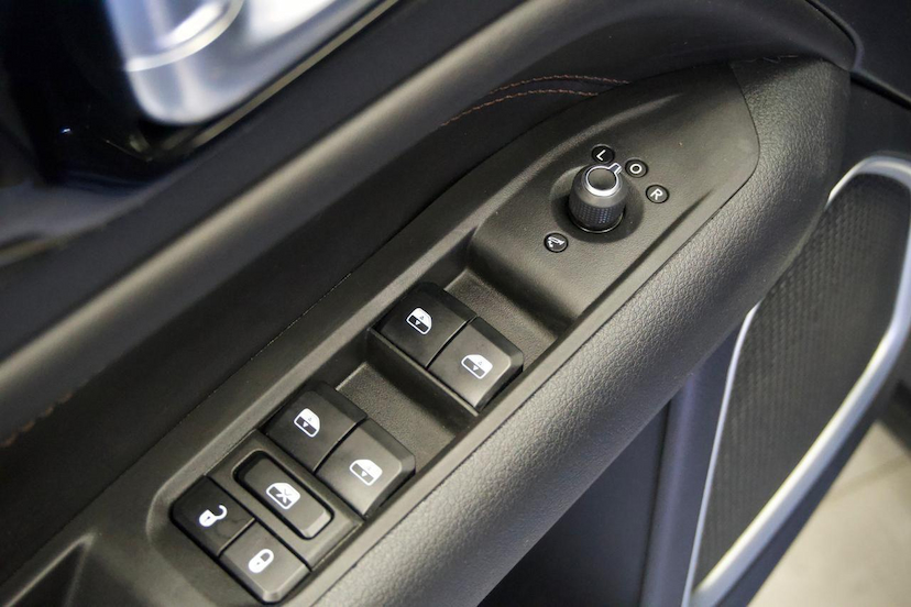 Foto do veículo JEEP COMPASS  LIMITED T270 1.3 TB 4X2 FLEX AUT 2024 17.144 KM 152.900,00