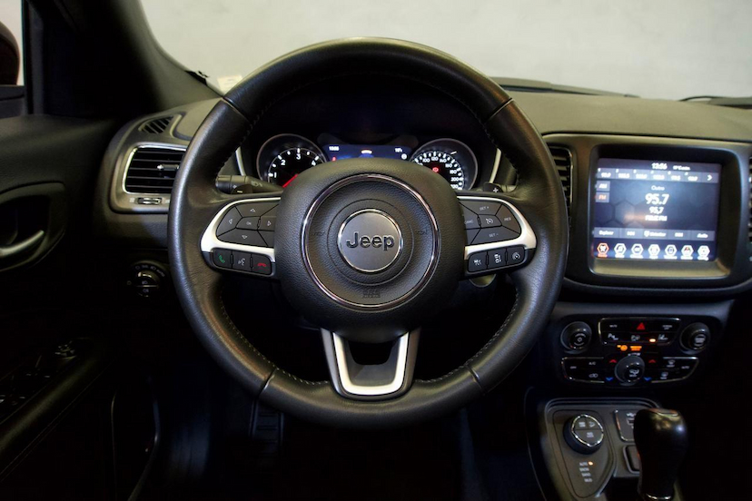Foto do veículo JEEP COMPASS  LIMITED S 2021 81.250 KM 126.900,00