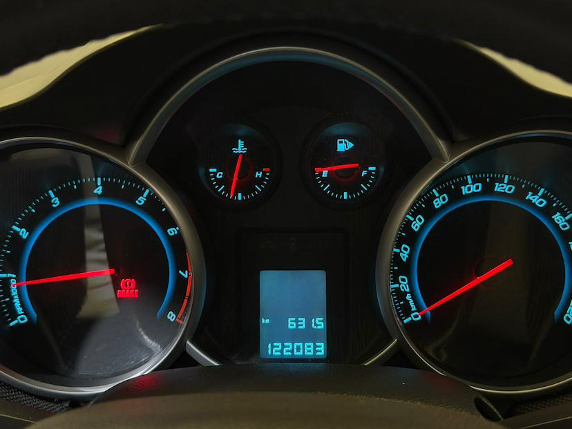 Foto do veículo CHEVROLET CRUZE  1.8 LT 16V FLEX 4P MANUAL 2014 121.499 KM 60.900,00