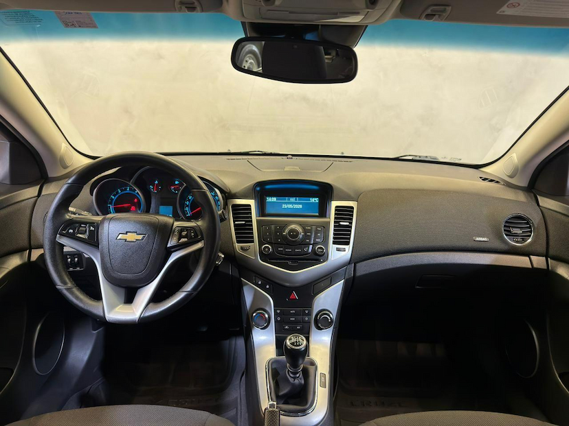 Foto do veículo CHEVROLET CRUZE  1.8 LT 16V FLEX 4P MANUAL 2014 121.499 KM 60.900,00