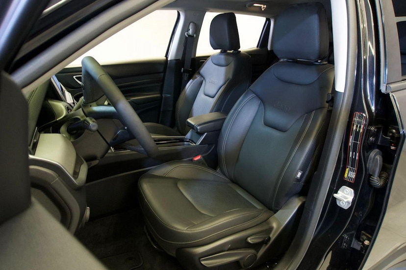 Foto do veículo JEEP COMPASS  LONG. NIG. EAGLE 1.3 4X2 FLEX AUT. 2025 5.343 KM 162.900,00